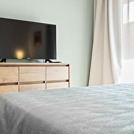 באניולה Apartments And Rooms Alenka מראה חיצוני תמונה