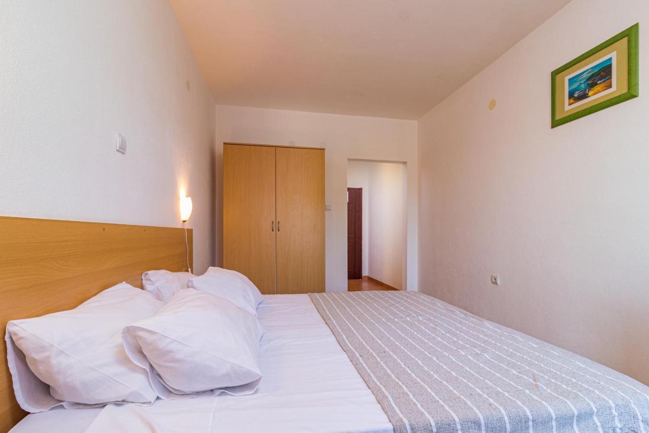 באניולה Apartments And Rooms Alenka מראה חיצוני תמונה