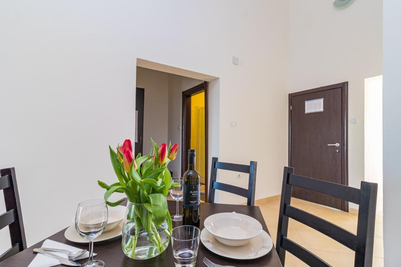 באניולה Apartments And Rooms Alenka מראה חיצוני תמונה