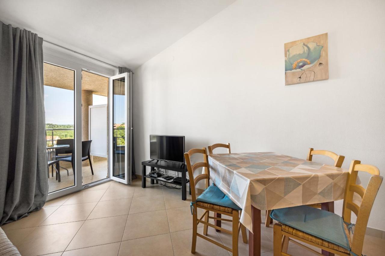 באניולה Apartments And Rooms Alenka מראה חיצוני תמונה