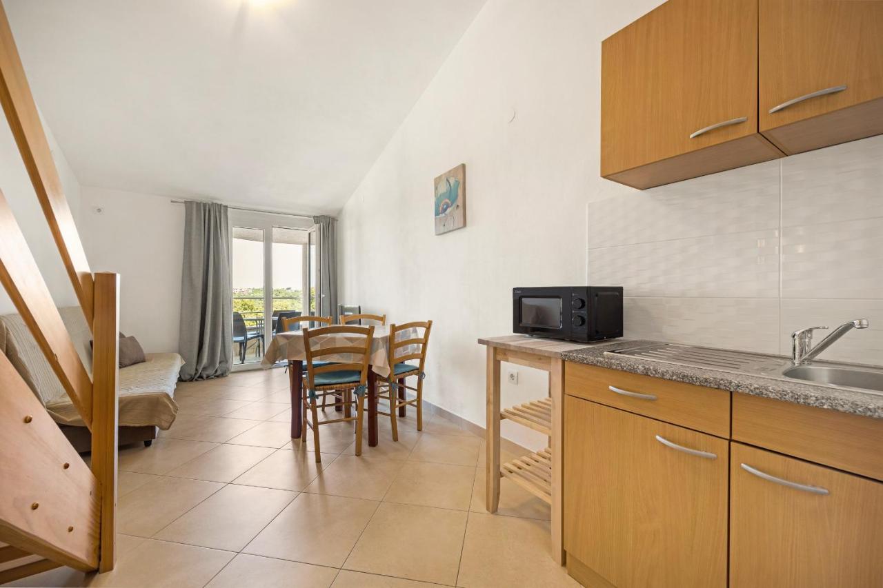 באניולה Apartments And Rooms Alenka מראה חיצוני תמונה