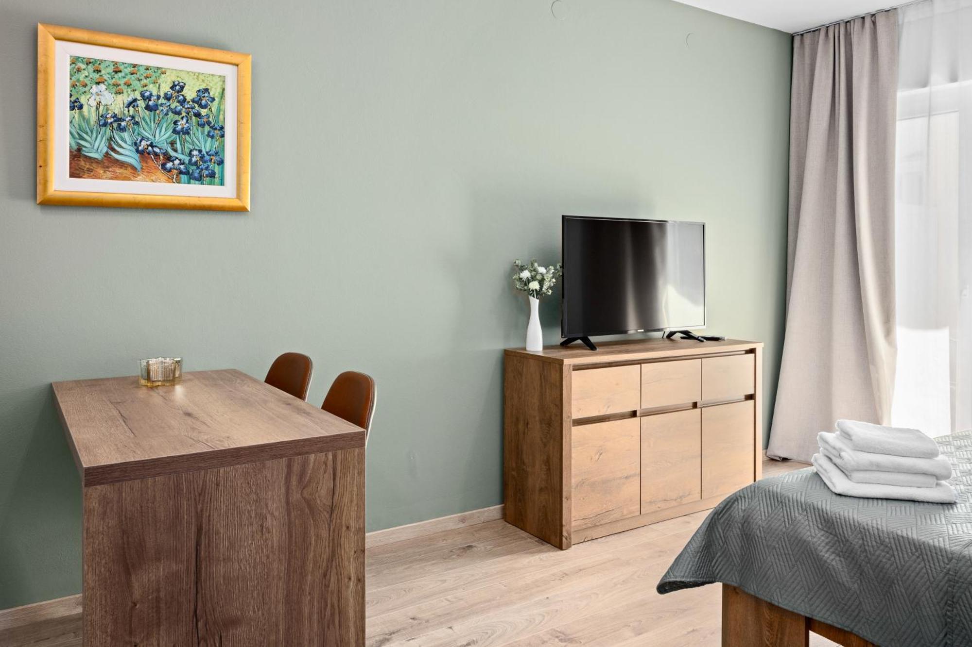 באניולה Apartments And Rooms Alenka מראה חיצוני תמונה