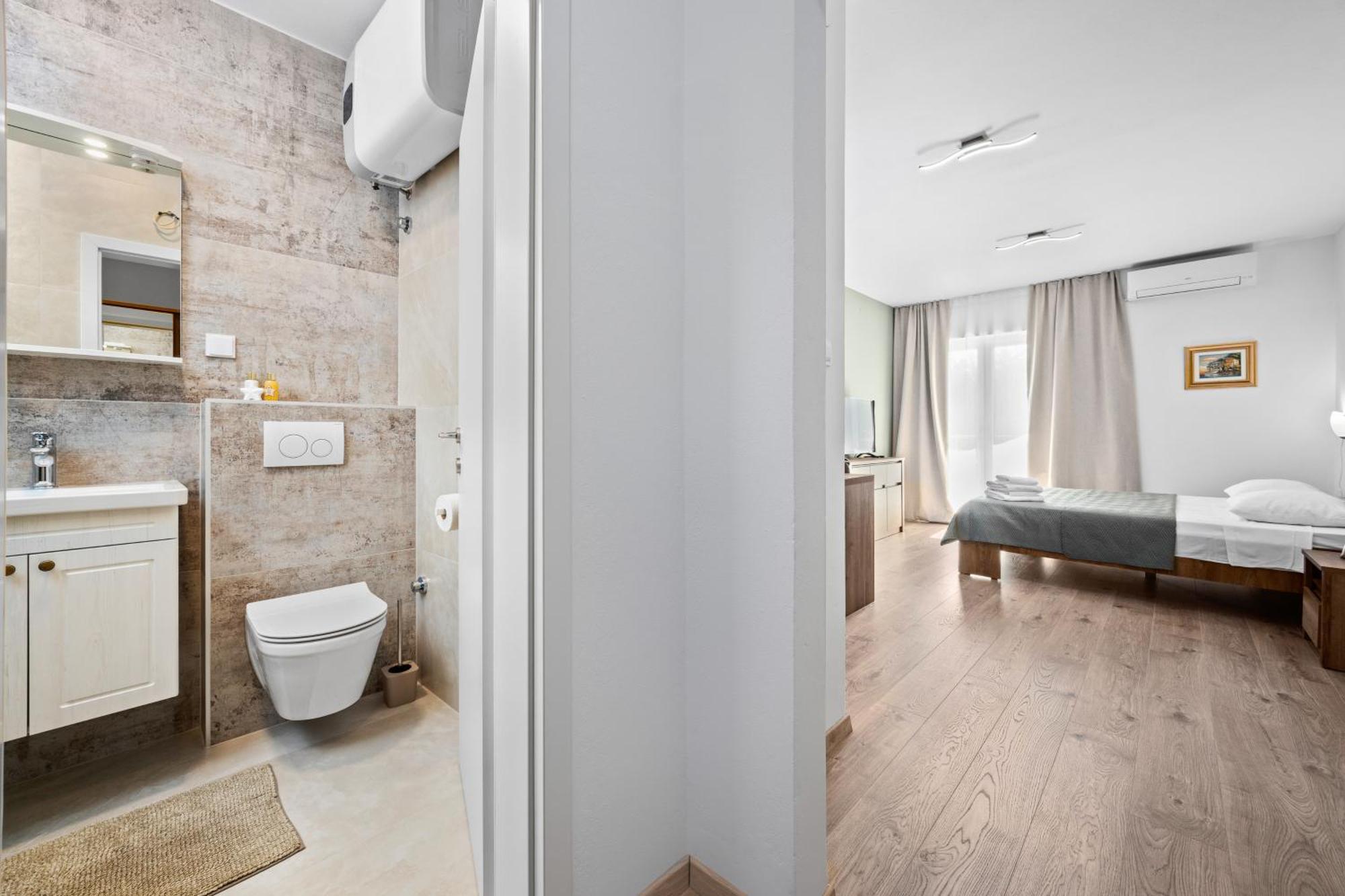 באניולה Apartments And Rooms Alenka מראה חיצוני תמונה